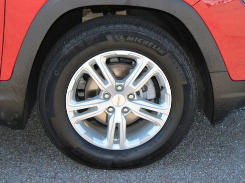 Used 2023 GMC Terrain SLE w/ Driver Convenience Package FWD image 5
