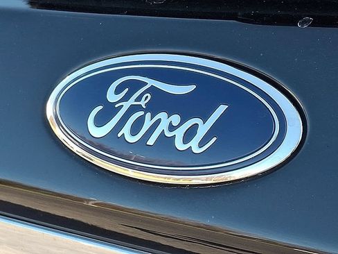Used 2023 Ford Explorer XLT w/ Equipment Group 202A AWD/4WD image 33