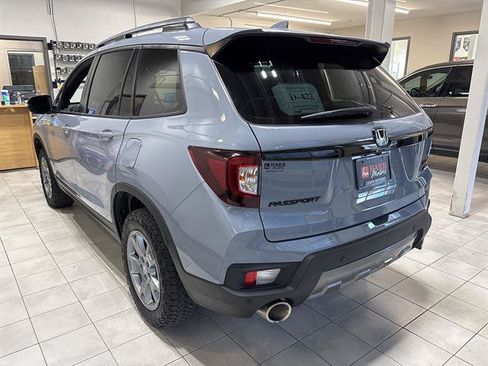 Used 2025 Honda Passport TrailSport image 2