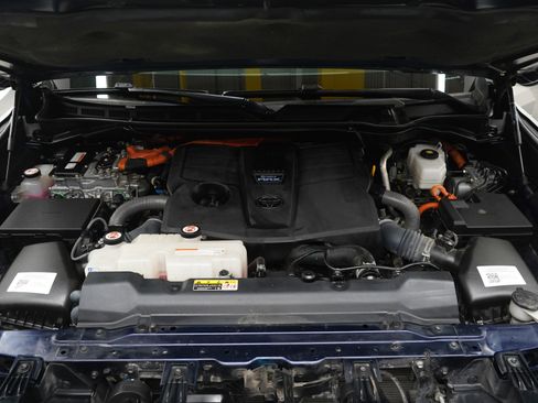 Used 2022 Toyota Tundra Limited w/ TRD Off-Road Tow Package image 28