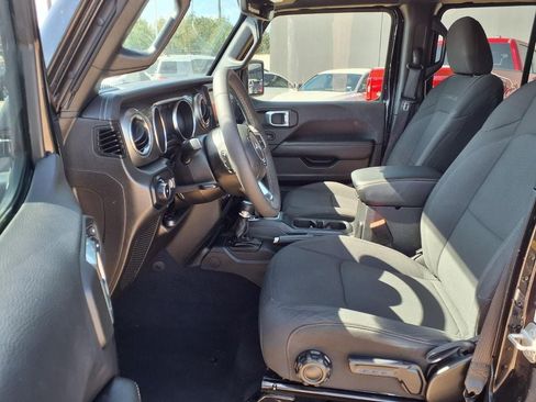 Used 2023 Jeep Wrangler Unlimited Sahara AWD/4WD image 10