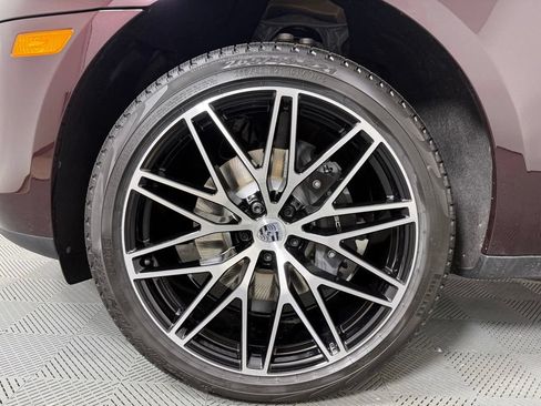 Certified 2026 Porsche Macan AWD/4WD image 11
