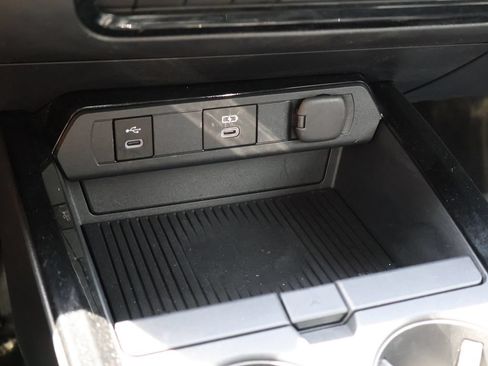 Used 2025 Toyota Prius LE FWD image 35