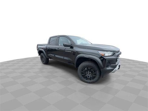 Used 2024 Chevrolet Colorado Trail Boss w/ Advanced Trailering Package image 2