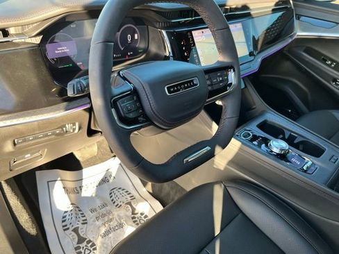 Used 2025 Jeep Wagoneer S Limited image 13