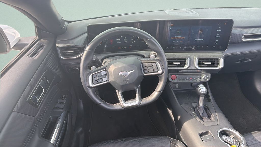 Used 2025 Ford Mustang GT Premium RWD image 5