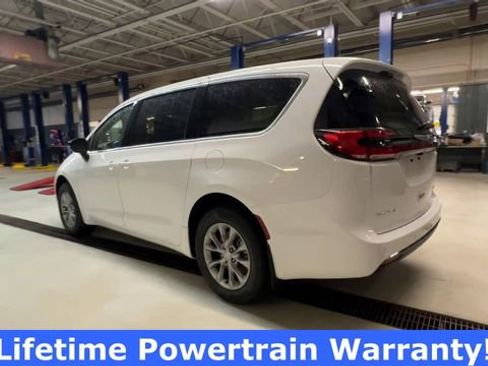 New 2026 Chrysler Pacifica Select image 6