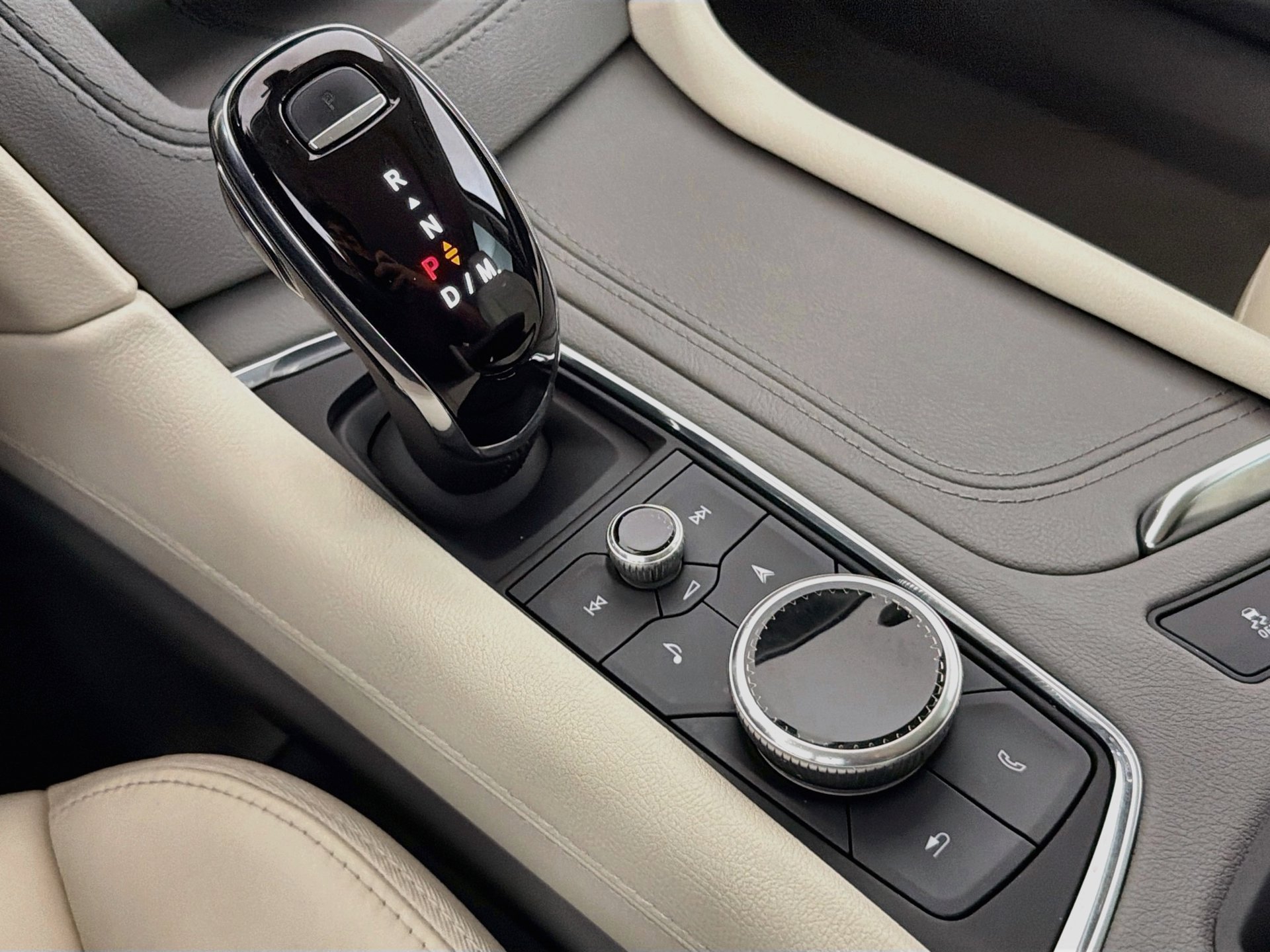 Used 2023 Cadillac XT6 Premium Luxury FWD image 32