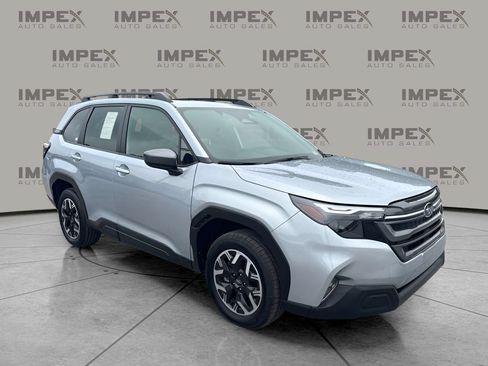 Used 2025 Subaru Forester Premium AWD/4WD image 4