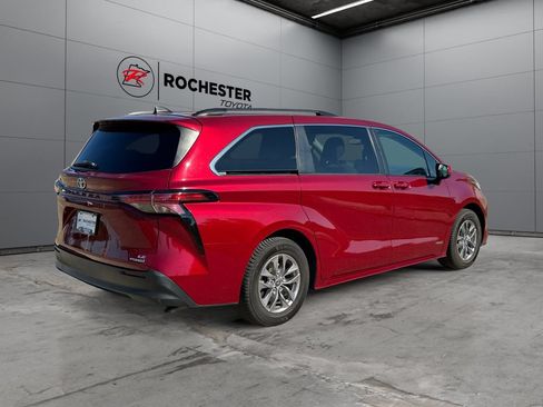 Used 2021 Toyota Sienna LE w/ LE Plus Package AWD/4WD image 5