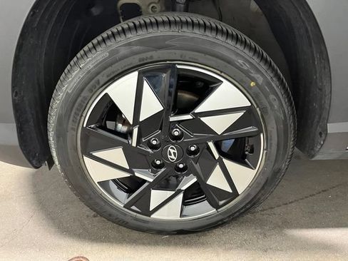 Used 2025 Hyundai Kona SEL AWD/4WD image 28