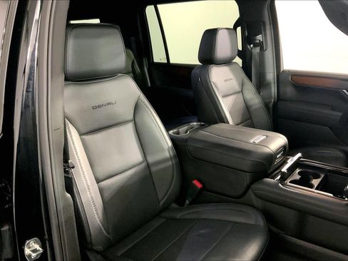 Used 2025 GMC Yukon XL Denali image 7