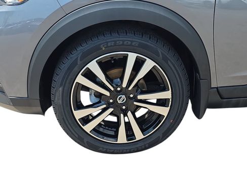 Used 2020 Nissan Kicks SR w/ SR Premium Package FWD image 29