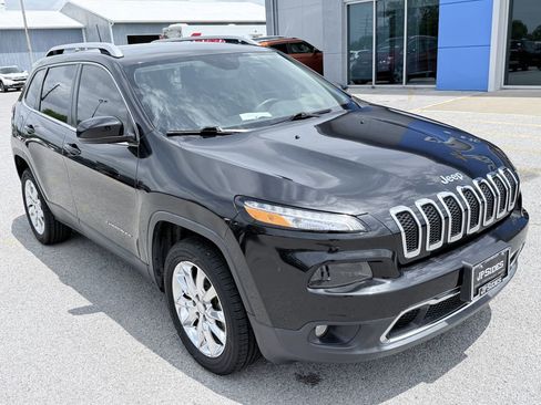 Used 2016 Jeep Cherokee Limited w/ Luxury Group FWD image 3