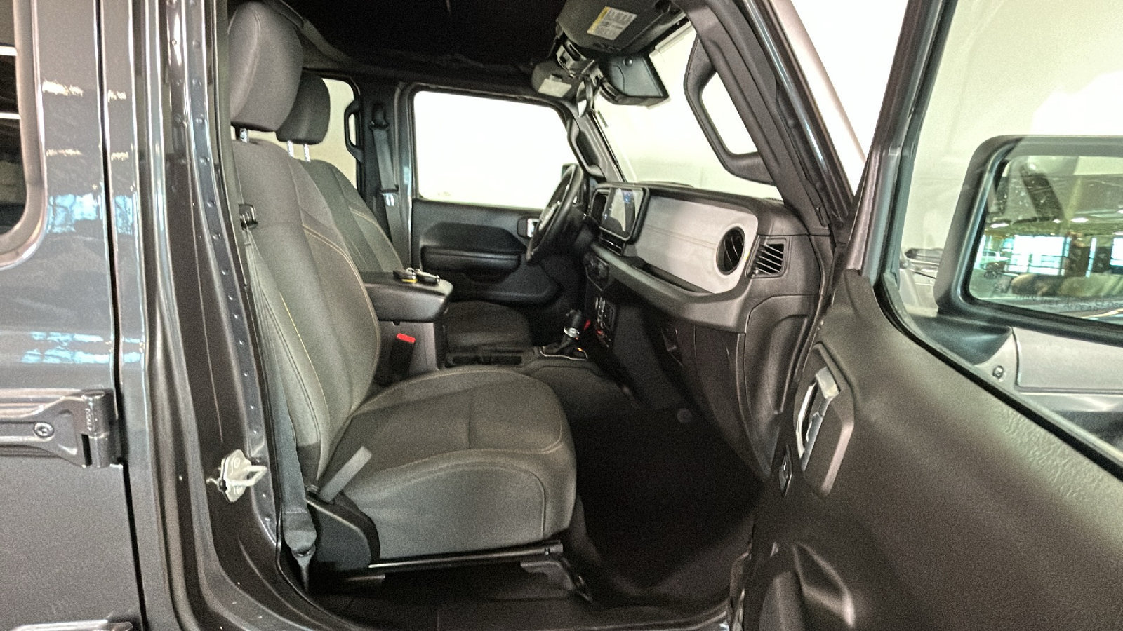 Used 2024 Jeep Wrangler Unlimited AWD/4WD image 35
