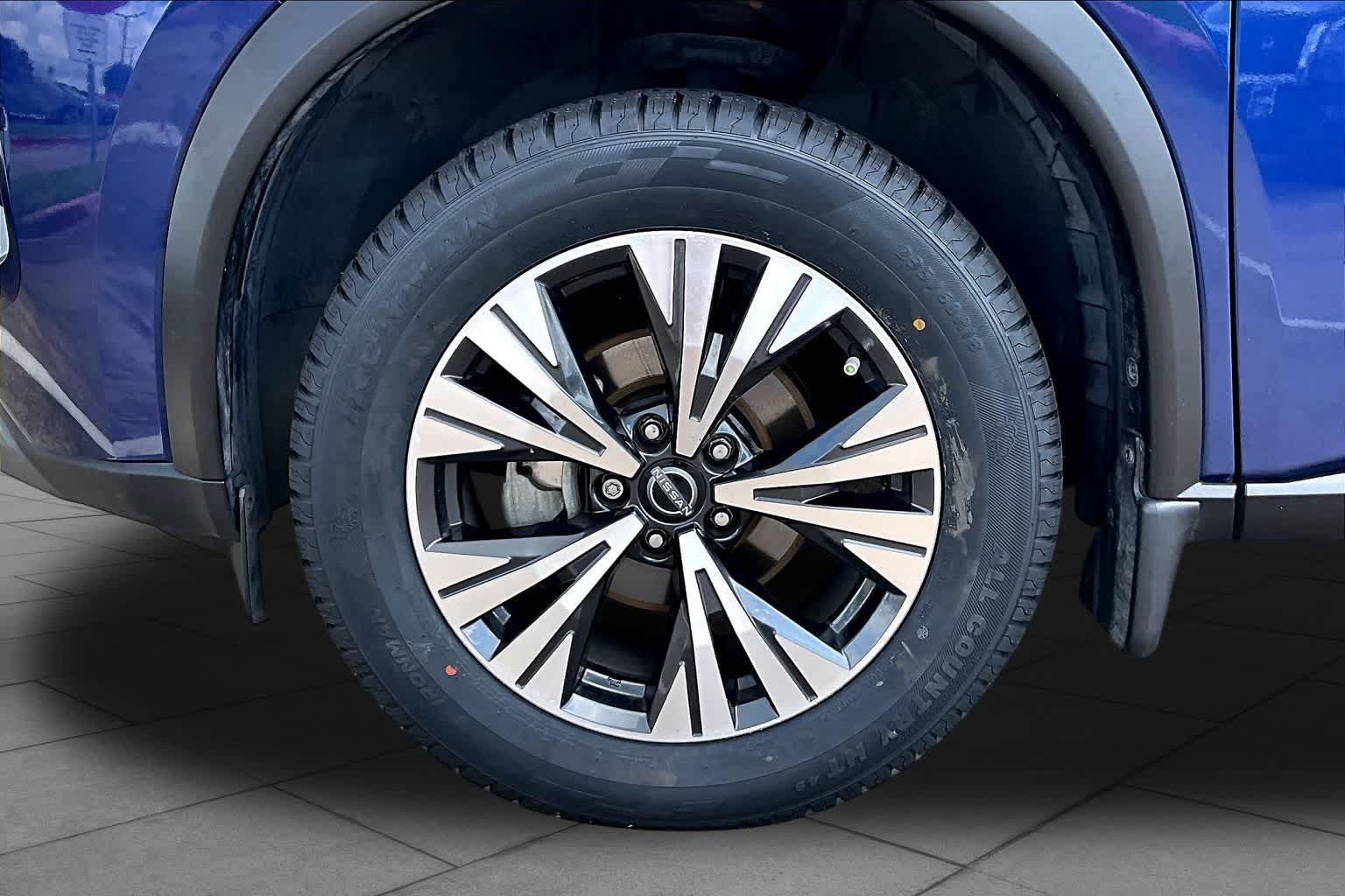 Used 2023 Nissan Rogue SV FWD image 18