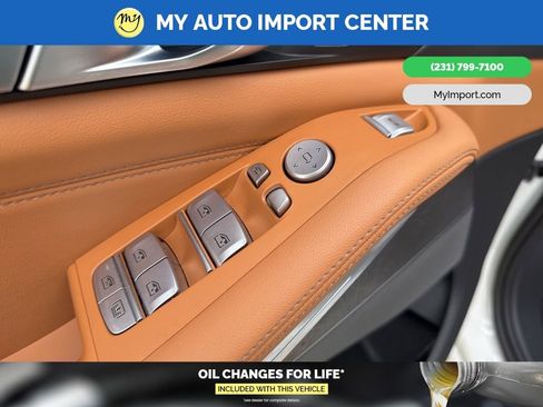 Used 2024 BMW X7 xDrive40i w/ Premium Package image 11