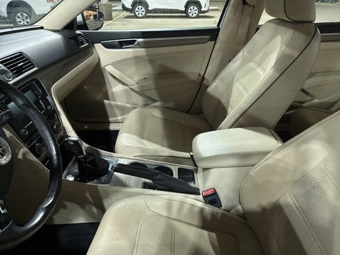 Used 2017 Volkswagen Passat 1.8T SE w/ SE Lighting Package image 4