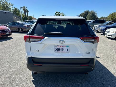 Used 2019 Toyota RAV4 XLE w/ Convenience Package image 4