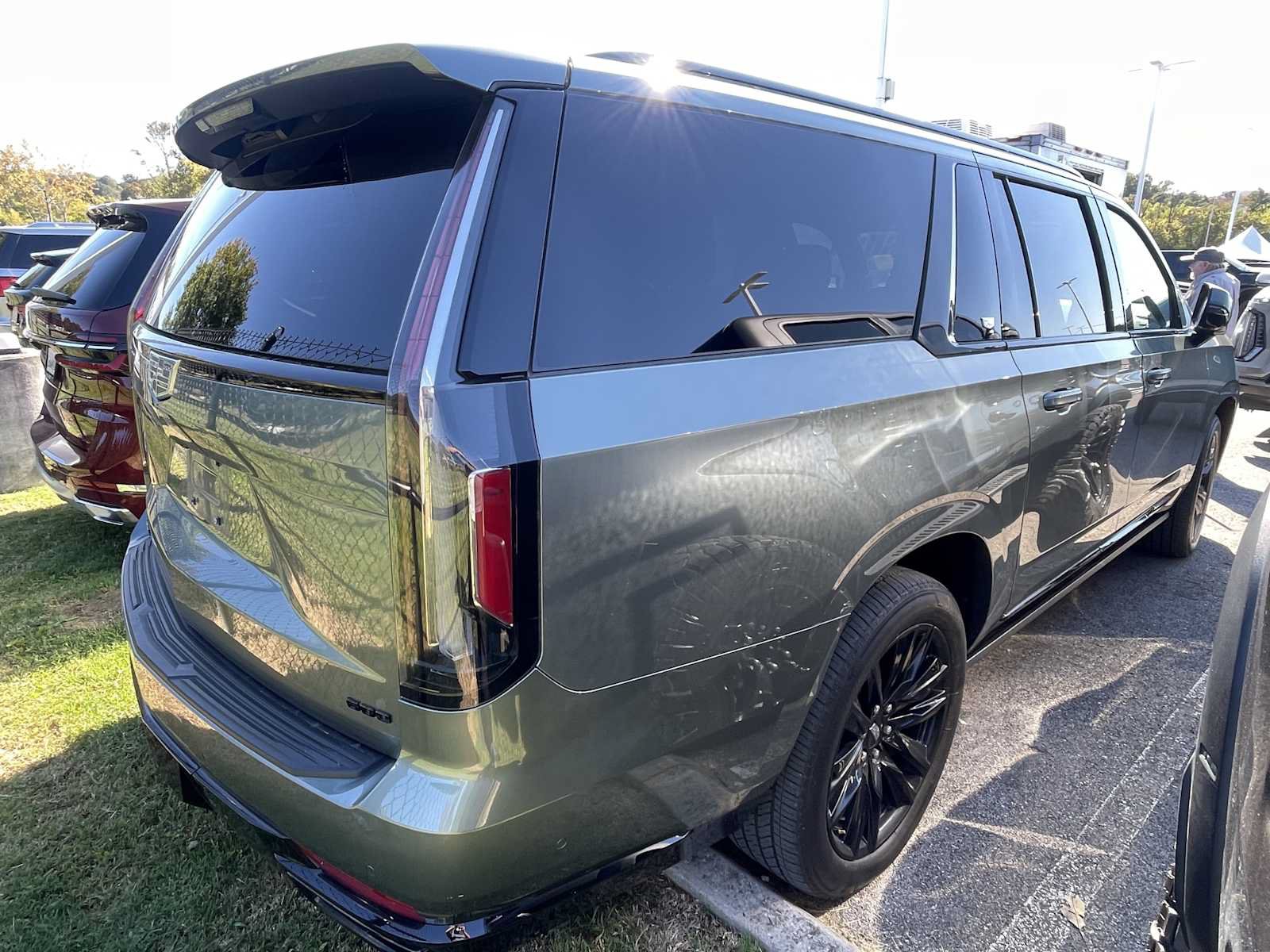 Used 2024 Cadillac Escalade ESV Sport Platinum w/ Heavy-Duty Trailer Package AWD/4WD image 5