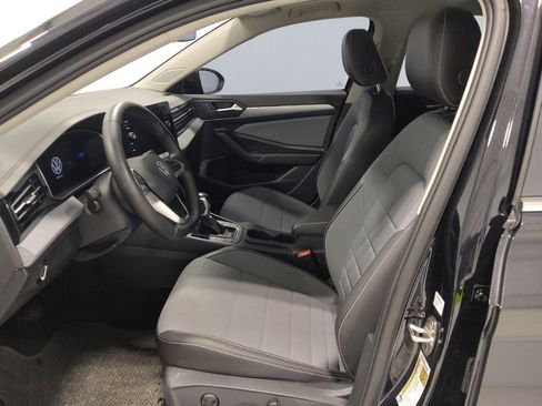 Used 2025 Volkswagen Jetta SE FWD image 17