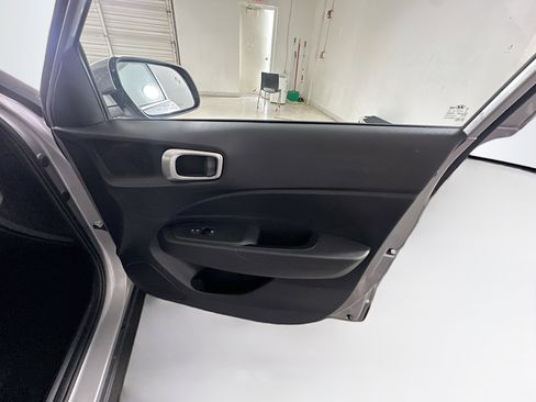 Used 2025 Hyundai Venue SEL FWD image 30