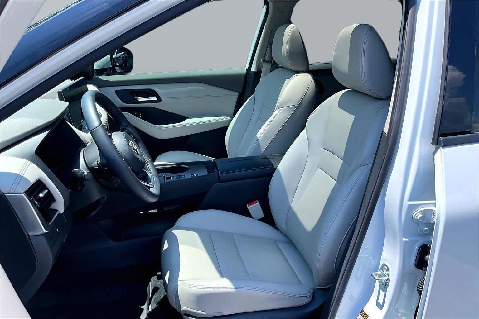 Used 2024 Nissan Rogue SL w/ SL Premium Package FWD image 8