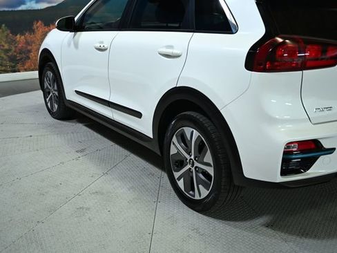 Used 2020 Kia Niro EX w/ Cold Weather Package image 7