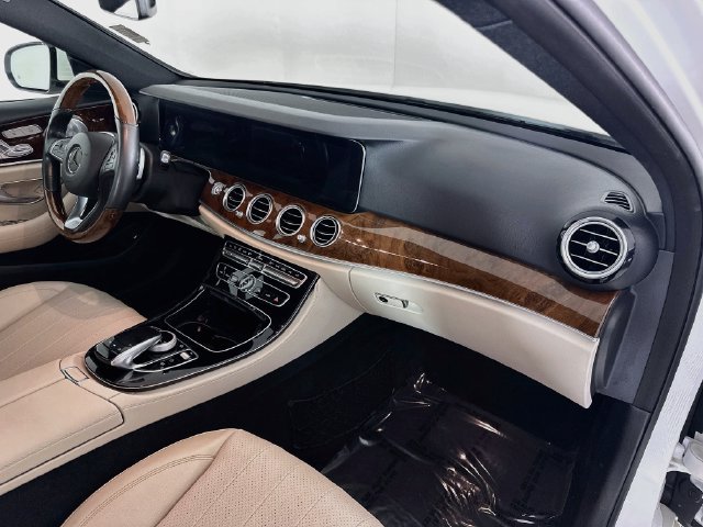 Used 2018 Mercedes-Benz E 300 4MATIC image 29