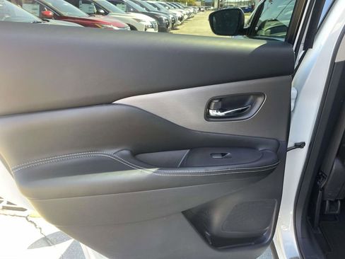 Used 2023 Nissan Murano SV w/ SV Midnight Edition Package image 13