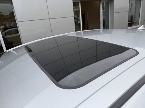 Used 2019 Toyota Avalon XLE w/ Moonroof Package FWD image 9