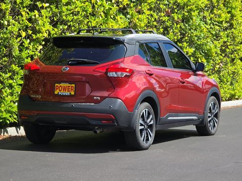 Used 2020 Nissan Kicks SR w/ SR Premium Package FWD image 3