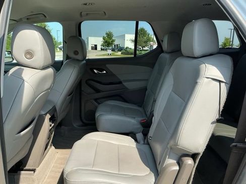 Used 2021 Chevrolet Traverse Premier FWD image 34