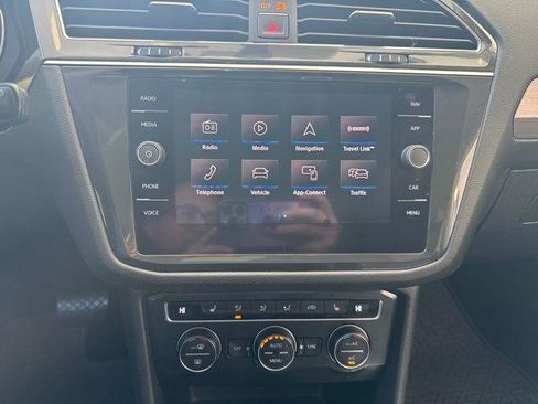 Used 2018 Volkswagen Tiguan SEL image 18