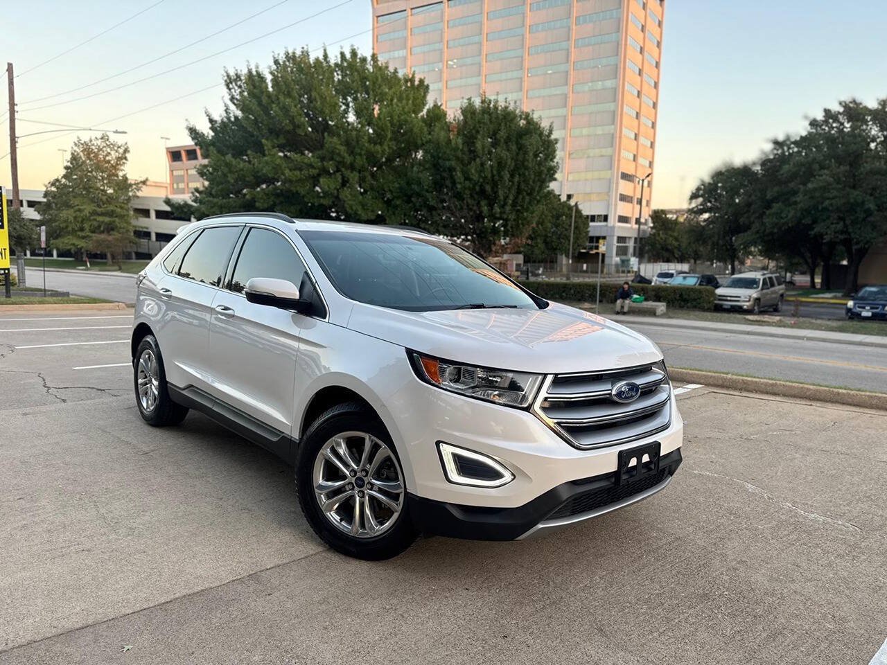 Used 2017 Ford Edge SEL w/ Equipment Group 201A FWD image 2