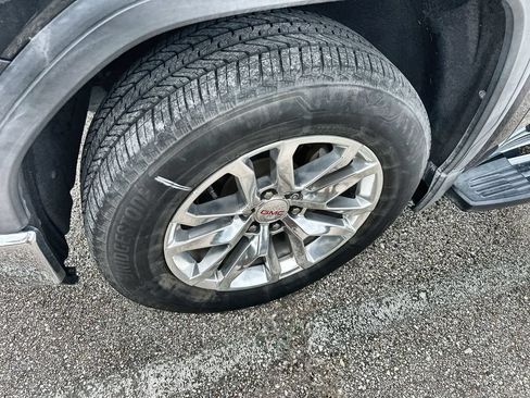 Used 2019 GMC Sierra 1500 SLT RWD image 2