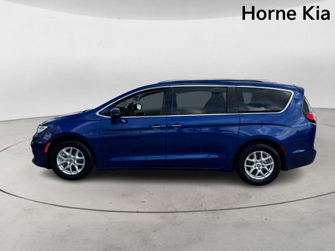 Used 2021 Chrysler Pacifica Touring-L w/ Uconnect Theater Family Group image 6