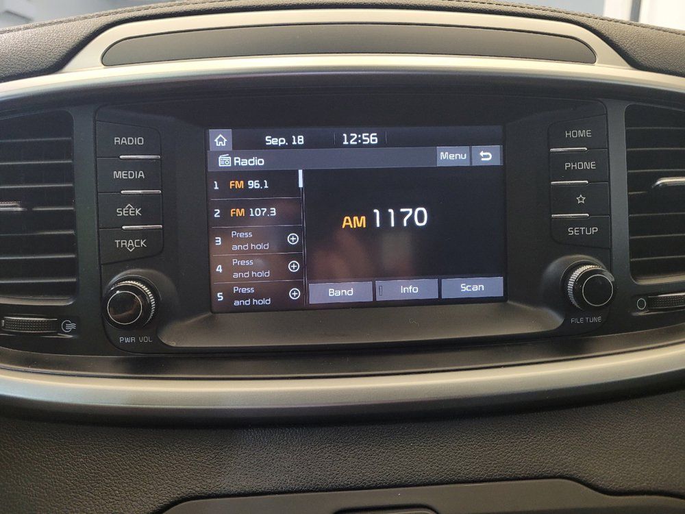 Used 2020 Kia Sorento FWD V6 image 25