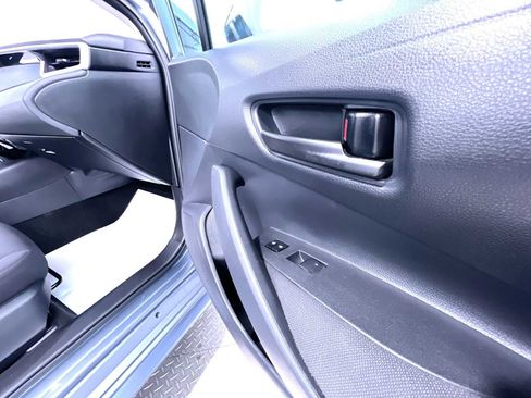Used 2025 Toyota Corolla LE FWD image 35
