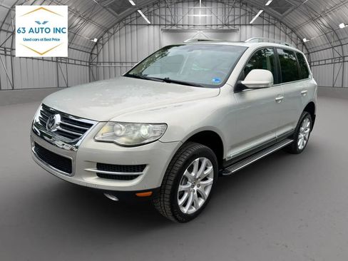 Used 2010 Volkswagen Touareg VR6 AWD/4WD image 1