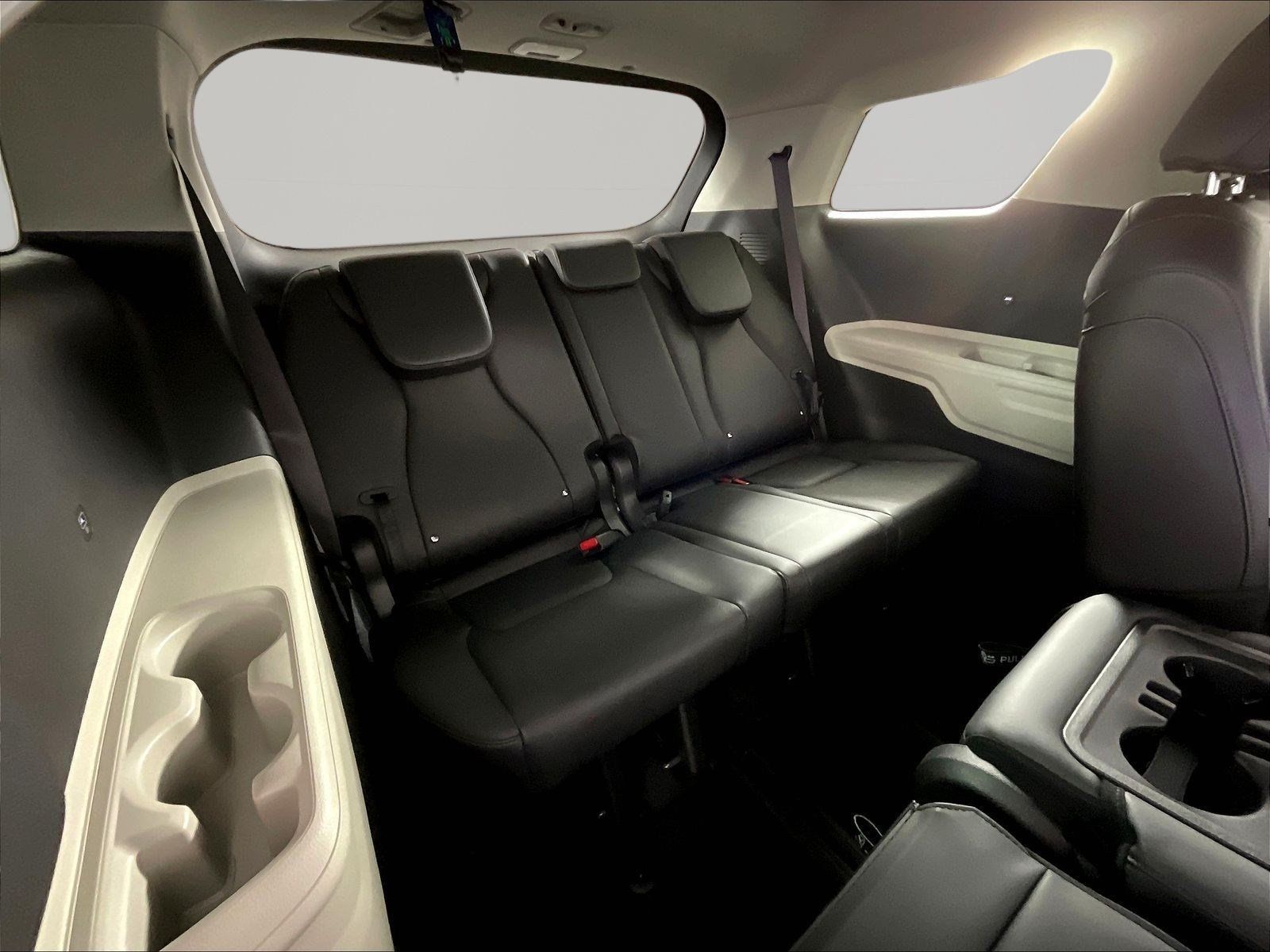 Used 2023 Kia Carnival LX FWD image 26
