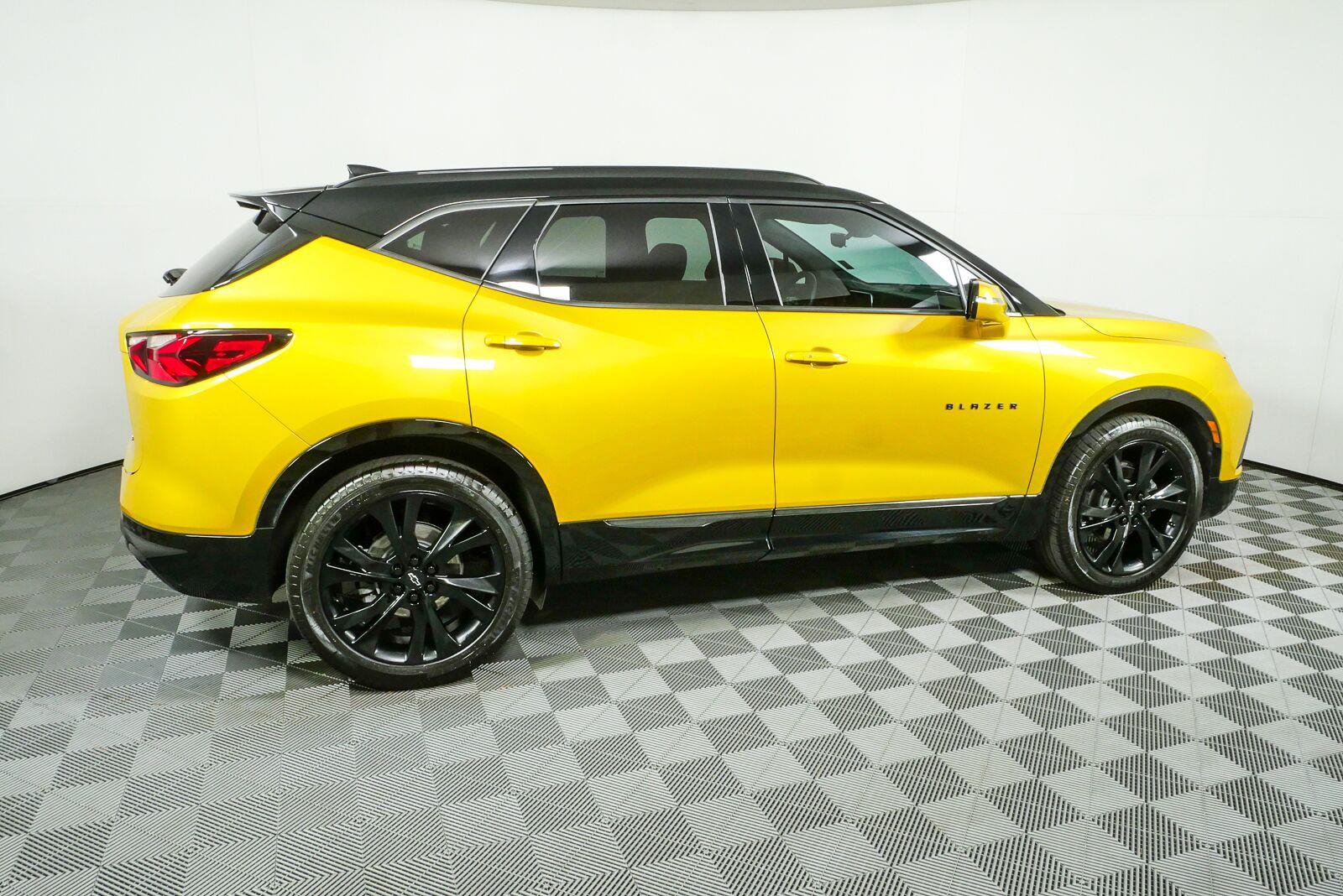 Used 2022 Chevrolet Blazer RS w/ Enhanced Convenience Package FWD image 2