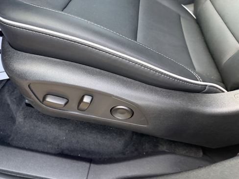 Used 2025 Buick Enclave Preferred image 16