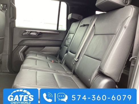 Used 2025 Chevrolet Suburban Z71 image 14