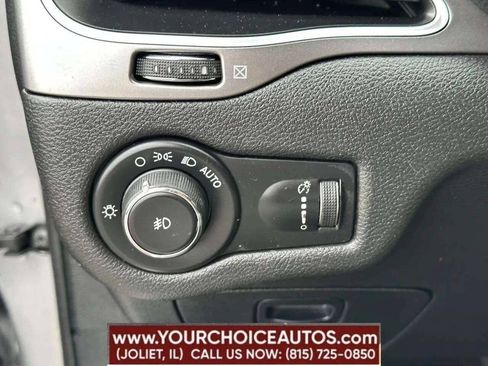 Used 2019 Jeep Cherokee Latitude w/ Popular Appearance Group AWD/4WD image 25