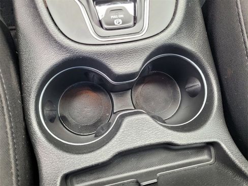 Used 2019 Jeep Cherokee Latitude w/ Popular Appearance Group image 17