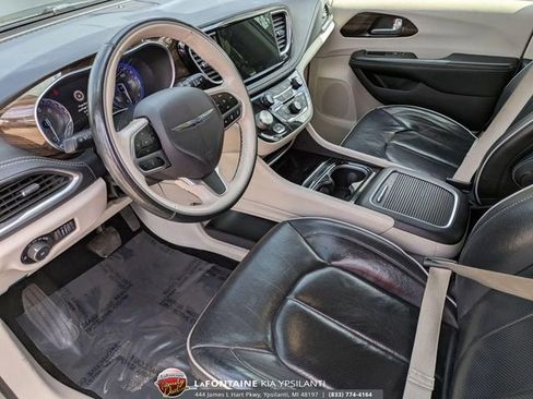 Used 2021 Chrysler Pacifica Limited AWD/4WD image 11