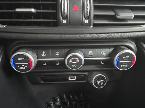 Used 2023 Alfa Romeo Giulia Sprint image 4