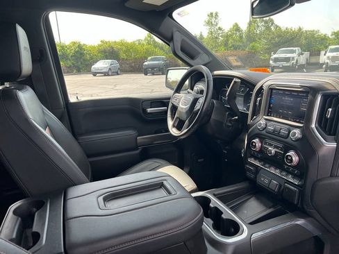 Used 2021 GMC Sierra 1500 AT4 w/ AT4 Value Package AWD/4WD image 9