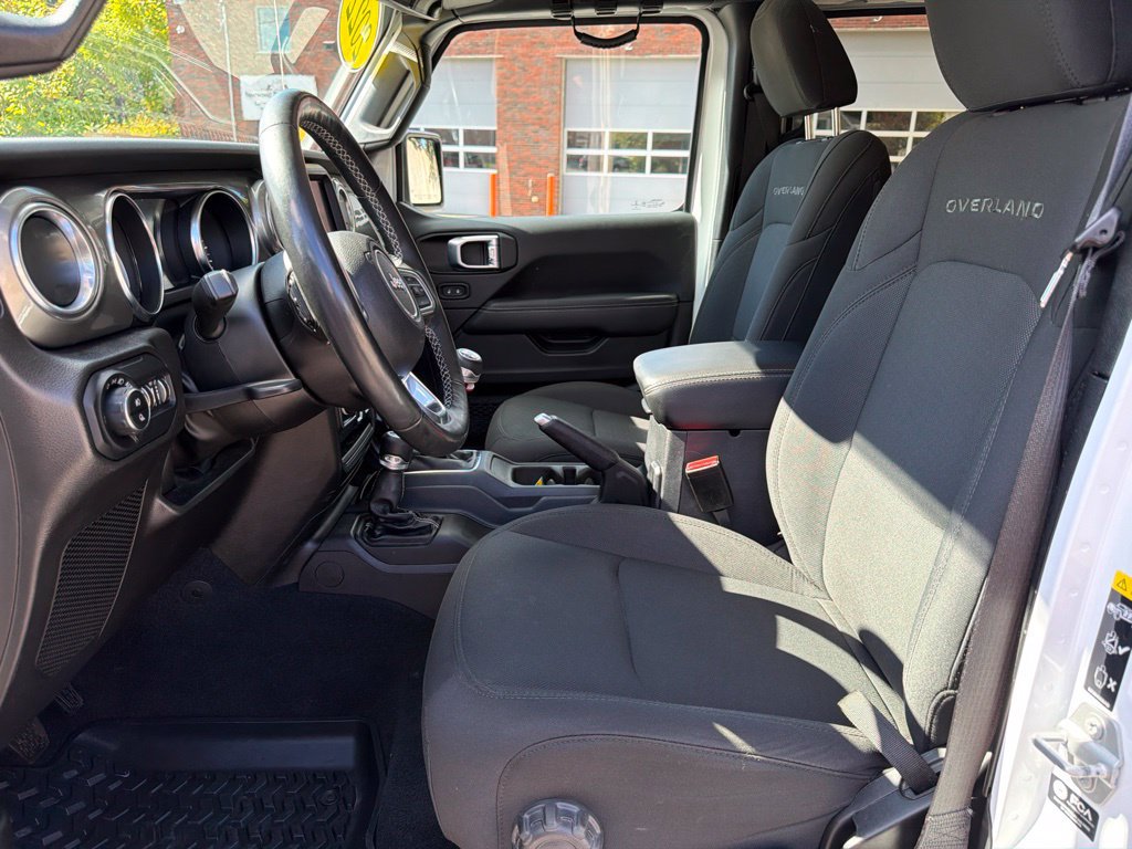 Used 2022 Jeep Gladiator Overland w/ Cold Weather Group AWD/4WD image 14
